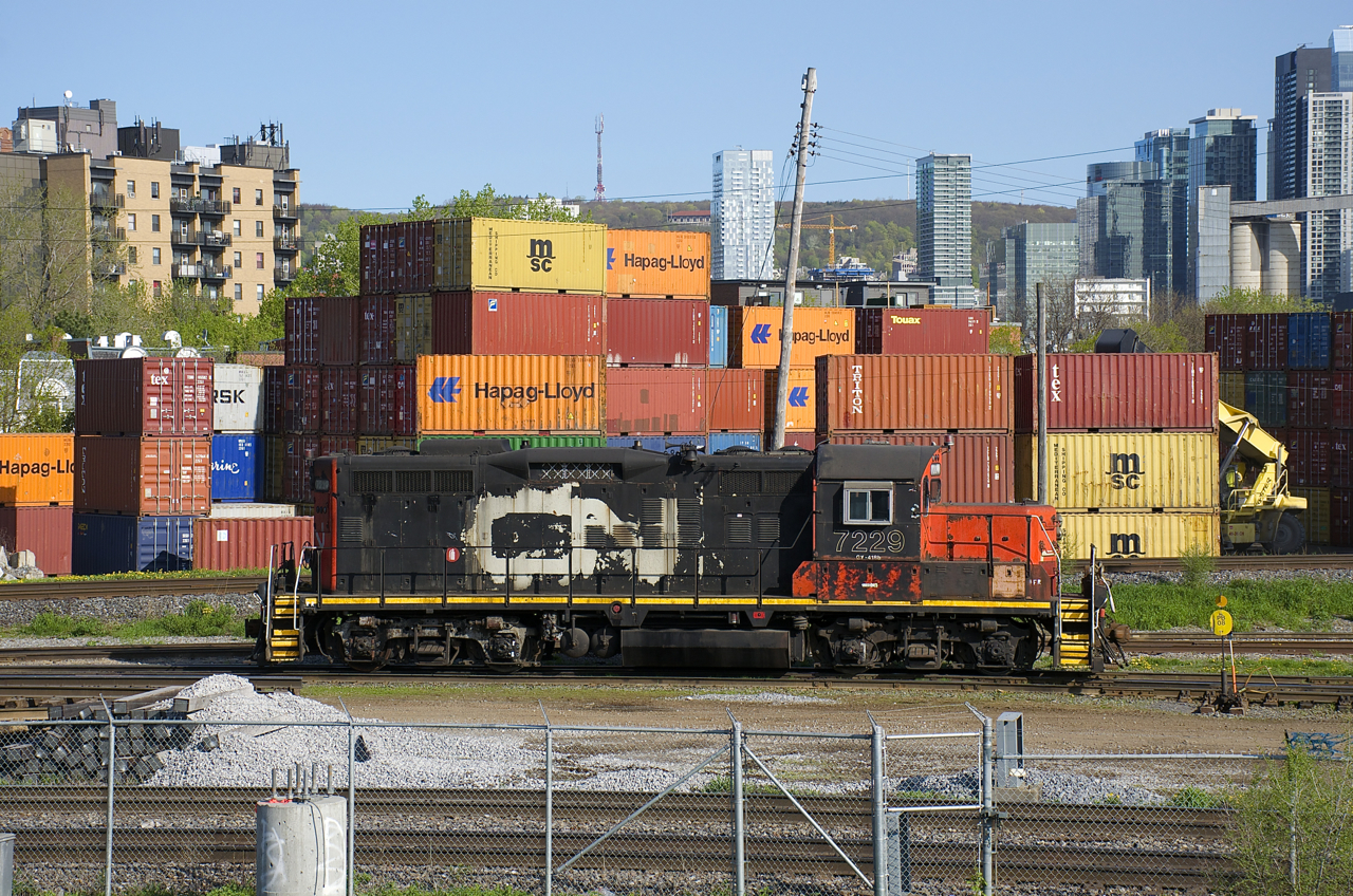 CN 7229 has to be one of the sorriest looking GP9's on CN's roster. Here it idles in the Pointe St-Charles Yard just before coupling to better-looking mate CN 7075.