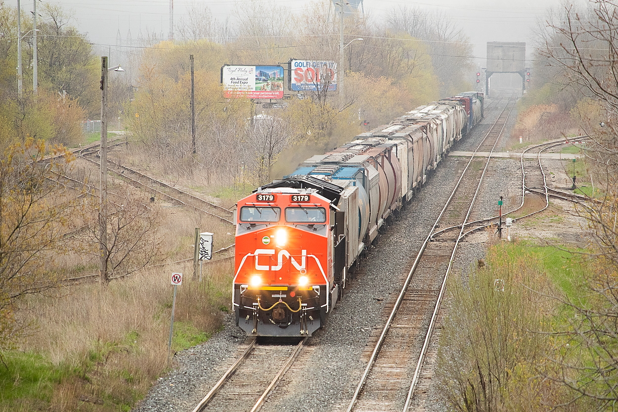 I was heading to Niagara on this Saturday for no real reason in particular, other than something different to do. I was on the 406 when I heard 331 call out for somewhere on the Grimsby Sub so I exited at the off ramp nearest to the tracks and pulled up Google Maps in a parking lot and realized I was near Merritton so off I went with a few minutes to spare. Like most others I am not overly fond of Tier 4's but something about a solo one is somewhat interesting to me. And here, 3179 was solo on 331, hauling 31 cars through St. Catharines with a bit of fog lingering over the Seaway. The bulk of the traffic was empty grain hoppers, likely from the Port Colborne Grain Terminal and/or ADM Milling down in Port Colborne.