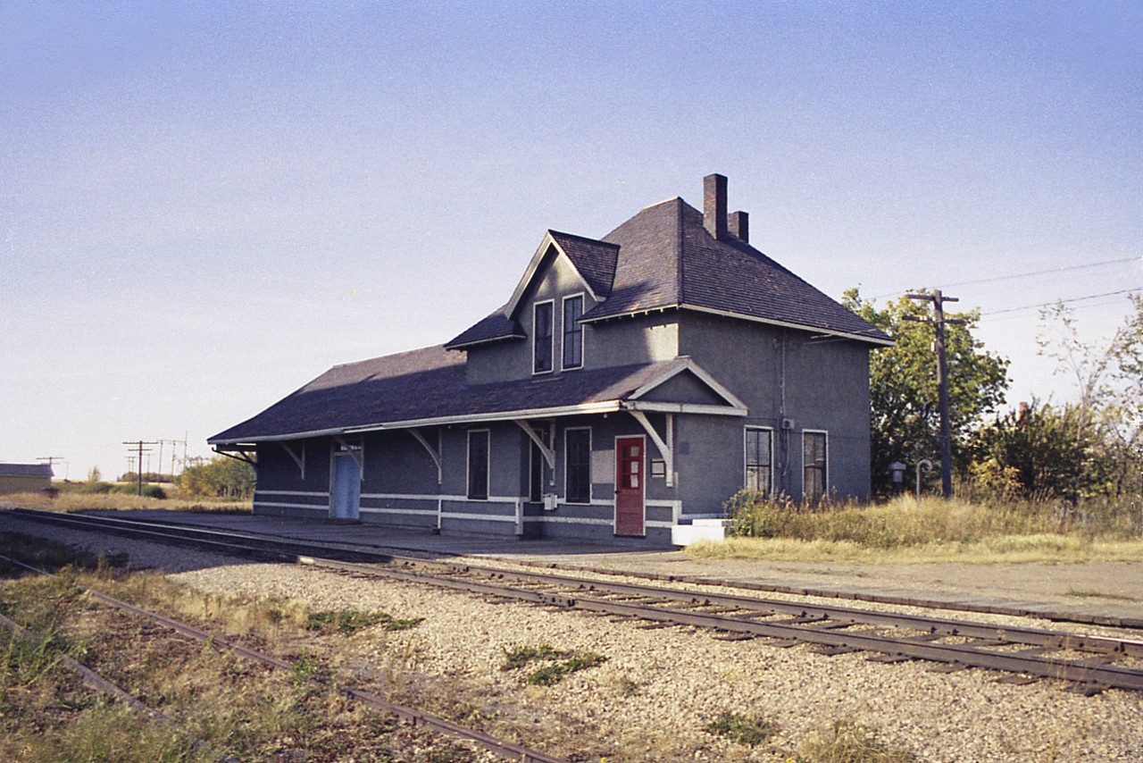 At the time I took this image of the CN station (bt 1905) at Maymont, it was closed. Not surprising. At the time also, there were only 128 people living here. Not exactly the kind of place that foresaw a potential increase in business. Village after prairie village had a station back in the 70s. With improvements in communication and the passage of Steam, most all became redundant. And demolished. I was really pleased to capture what I did.
Not much to look at, but they were all history. I only wish I had photographed more grain elevators......