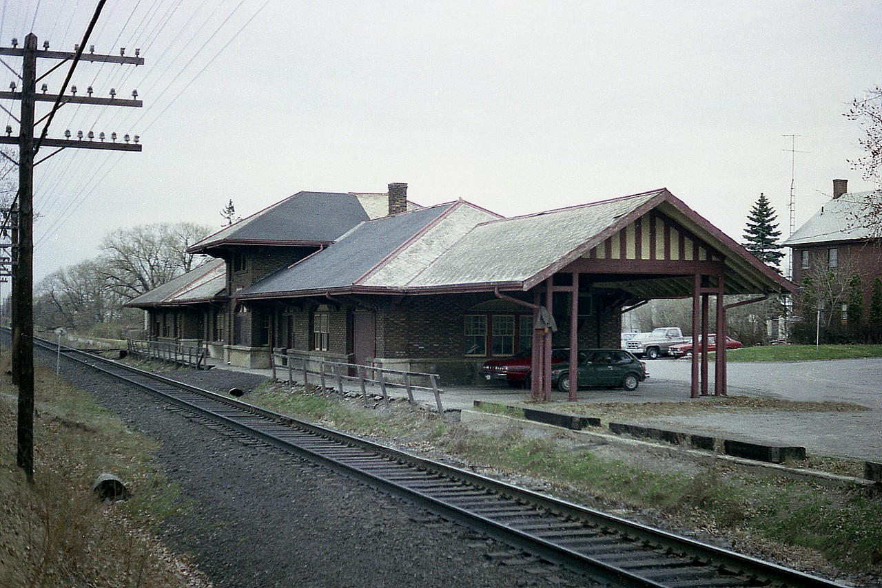 The Oshawa CP station was built in 1914.  Last passenger service was in the 1960s, but was still used by MoW after that for a few years before finally being boarded up to keep the vandals out. Ultimately it was declared expendable in 1989 and was torn down November 3rd of that year.