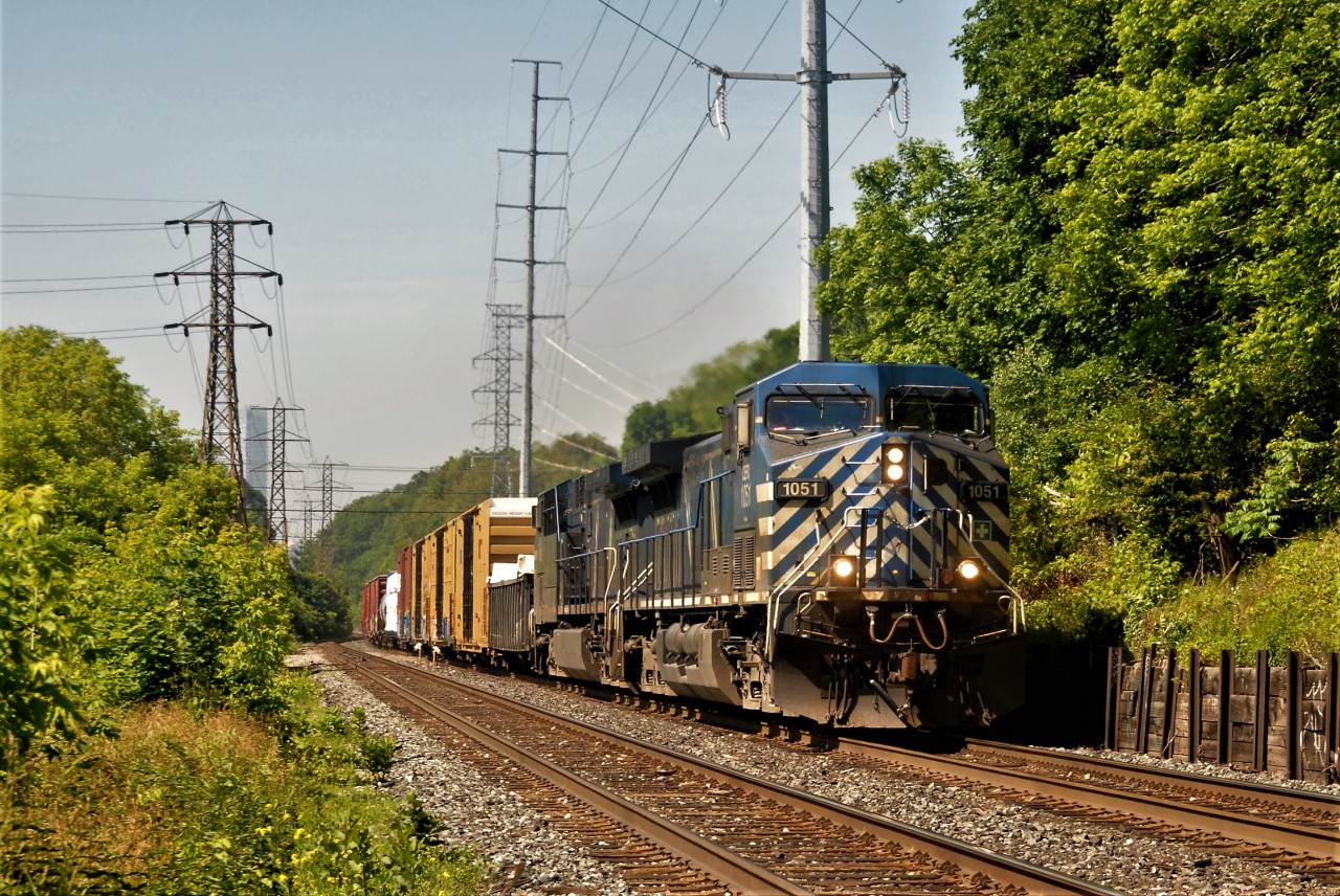 Back in June 2017, 2 CEFX AC4400s power a very short Eastbound train through Leaside, Toronto. These units are what railfans commonly refer to as 'siblings' or 'sisters', as they have sequential numbers, in this case 1050 and 1051.