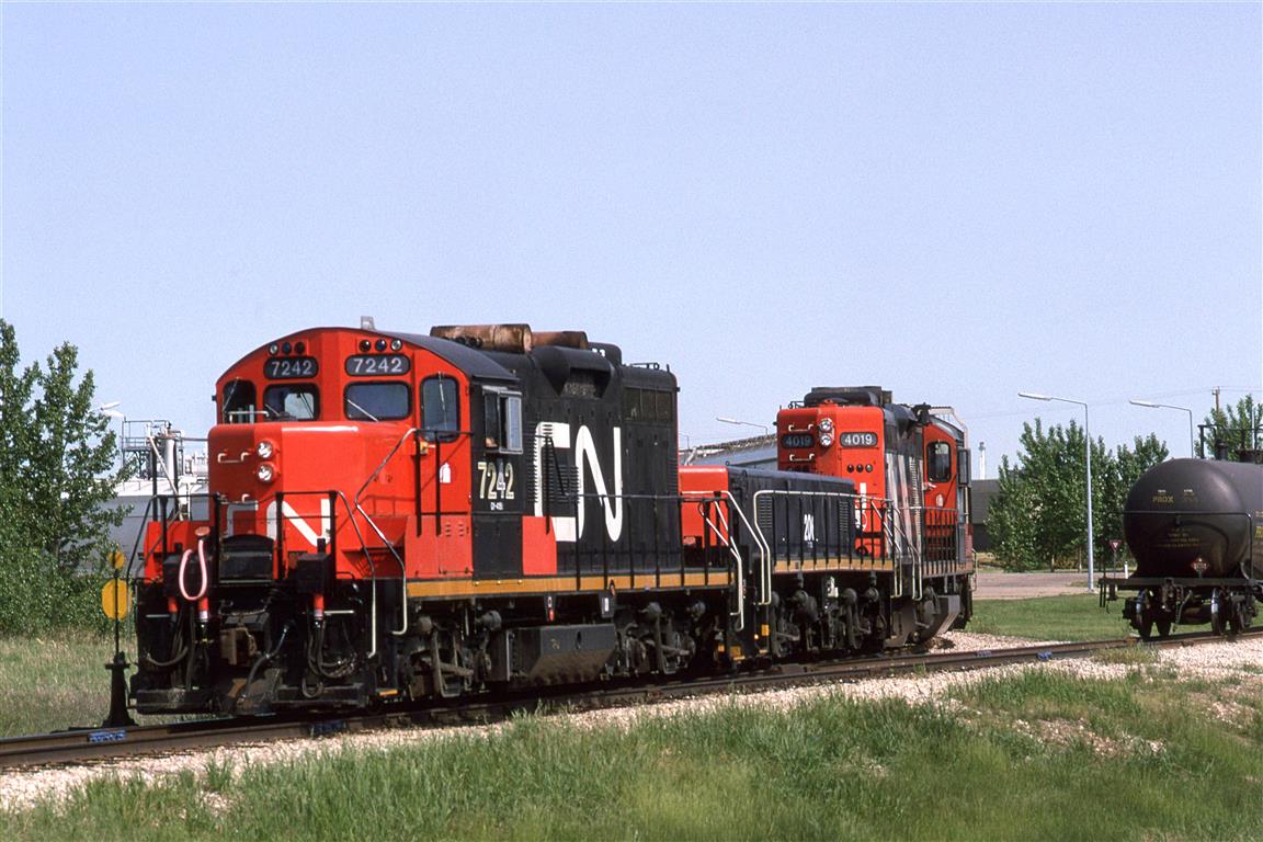 After abandoning the chase of 579 at Redwater, we headed south the Scotford Tard and the chemical plants that it served. Not much was happening other that the ubiquitous GP-9- Slug set shuffling cars - here, at the Dow Chemical plant when it was a thriving entity.