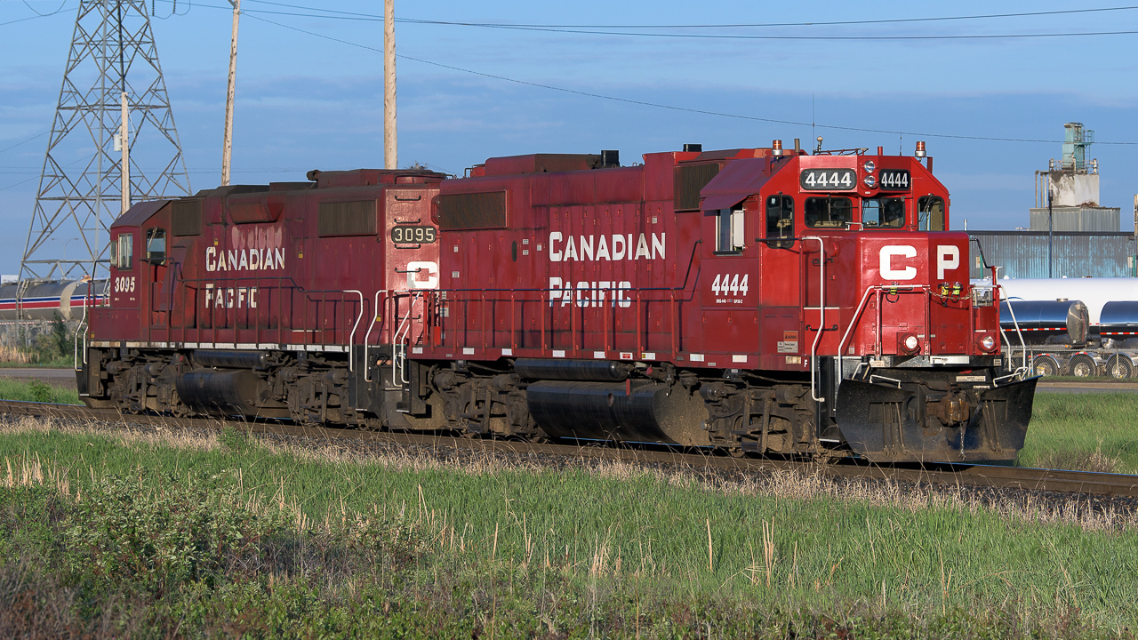 I have seen the 4444 puttering around South Edmonton for the last 2 months. Today it is leading and the sun is out, which is a nice change. Gee, I wonder if this is the midnight crew with the 3 lanterns tucked in the handholds? Obviously the boys were enjoying a fine morning as they trundled on past, no rush to get back to the Bar.