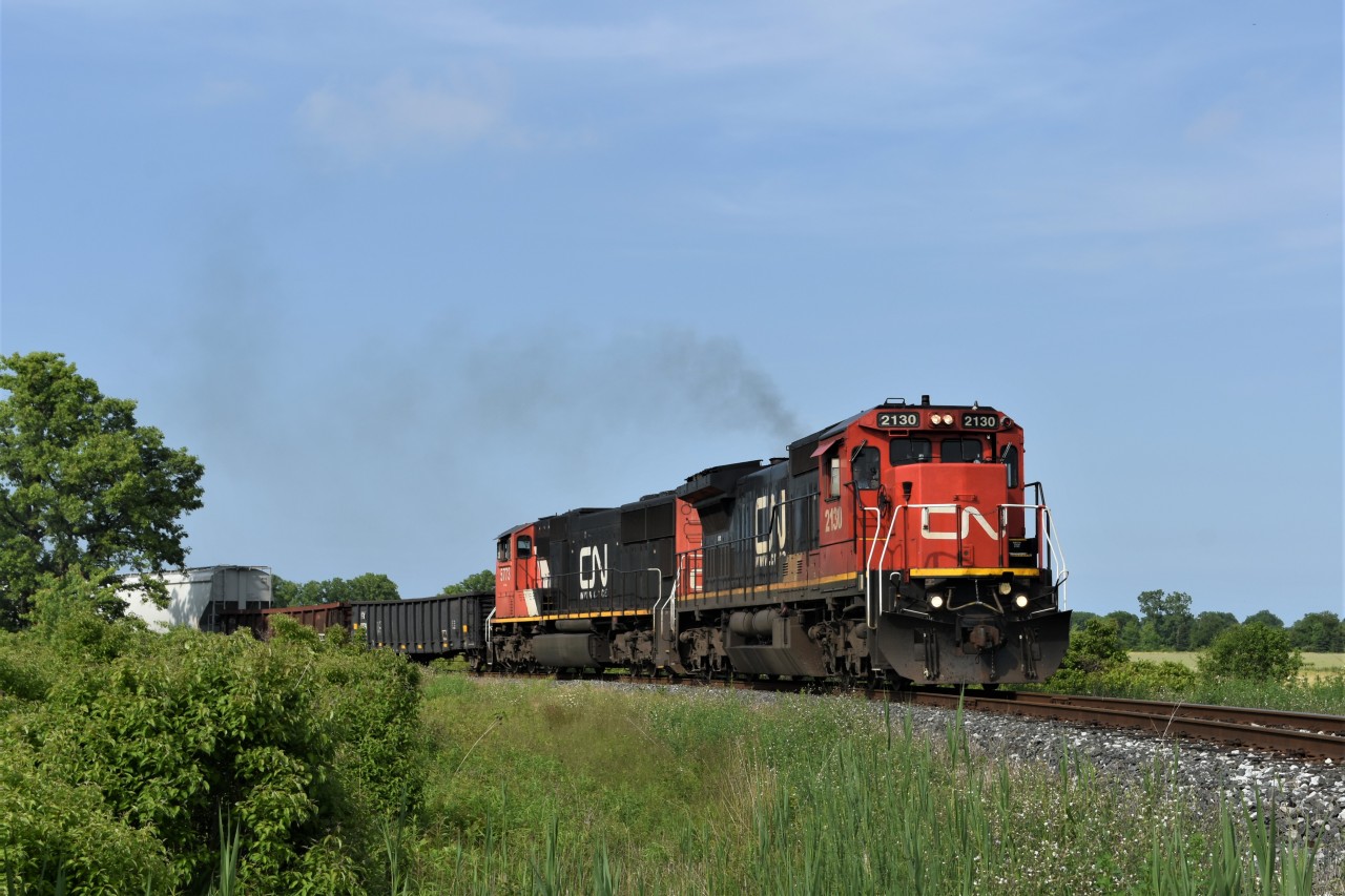 CN 439 rounds the connector between the Pelton spur and the remaining part of the CASO. The cut of the 438/439 run on Tuesdays and Thursdays have yielded some interesting daylight extra runs with the decent power leading in light opposed to the typical darkness.