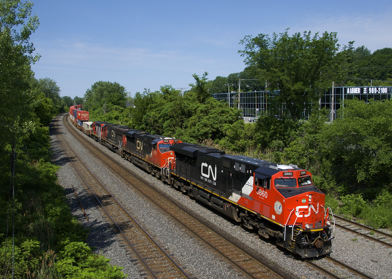 Tier 4 credit unit CN 3860 is still in decent paint as it leads CN 120 around a curve just after CN 324 passed on the south track, with CN 310 on the north track preceding both. Trailing is CN 2918, CN 5481 & CN 4112, with CN 3838 mid-train on this nearly 14,000 foot long train.