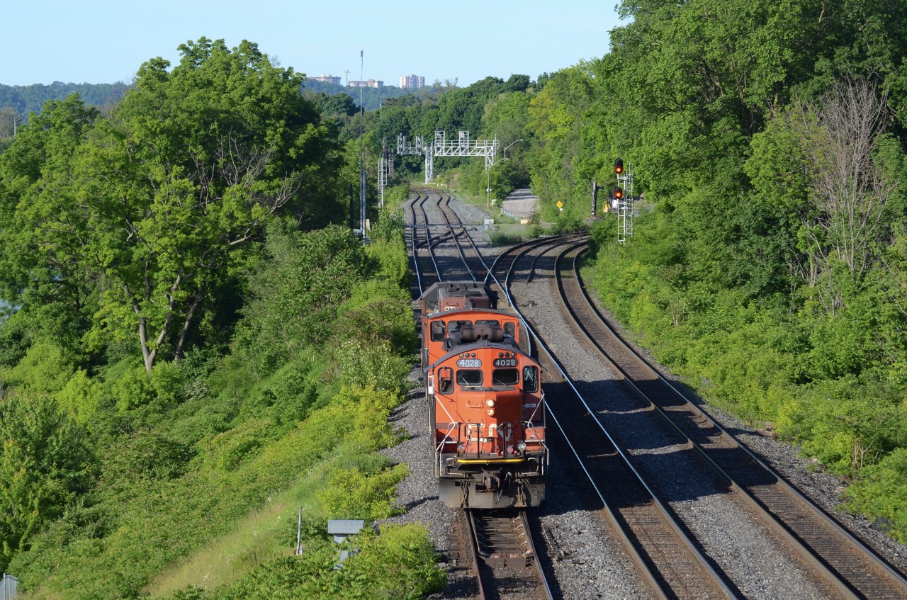 CN L551 pulls it’s power set around the bay to grab a cut of cars from Hamilton to take back to Aldershot. Good to catch up with the boys at the Bayview meet this year