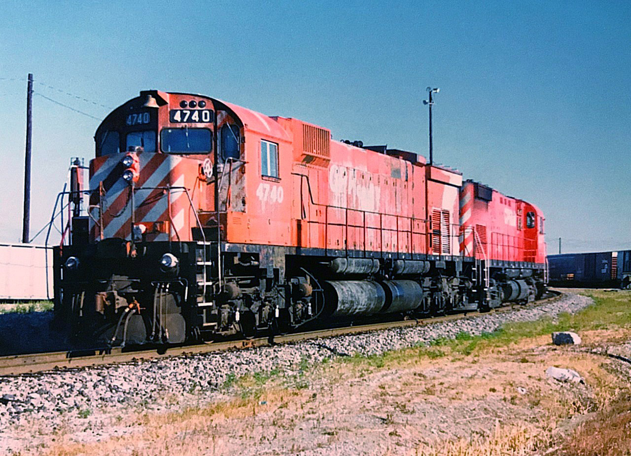Canadian Pacific C-424 4237 and M-636 4740 are departing the shop at Agincourt yard in Toronto, Ontario and are heading to their train, which was destined for the Belleville Subdivision in fall 1994.