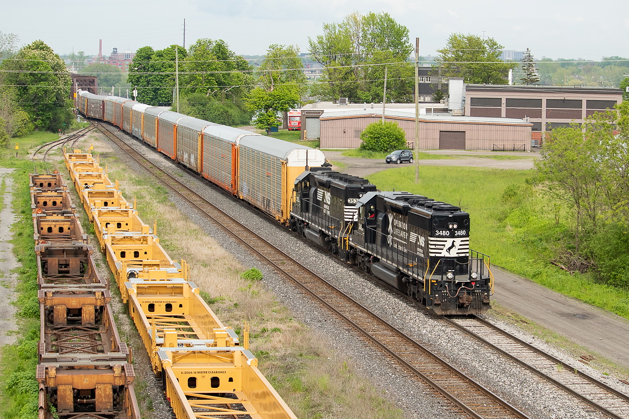 Running "Southern Style", two NS SD40-2s lead C93 into Fort Erie. Both tracks of well cars pictured are in storage there, with the ones on Track 99 (far left), being somewhat recent arrivals (on an X149 I was told). Earlier in the month, Track 99 had a string of racks dropped on it by 538 (link here) which became a 232 (link here) the next day.
