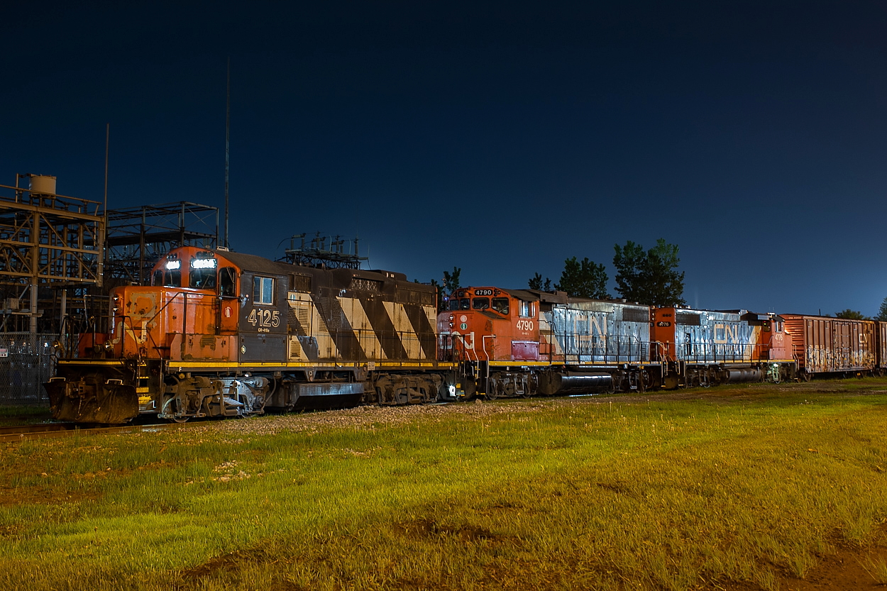L555 is pictured on the Lysaught Lead outside of NSC, waiting to make a lift. Their shift began at about 2100 and by 2200 they were in Parkdale Yard. This shot was taken shortly after midnight, after they had taken the New Gages Spur from Parkdale Yard to get to Adams Yard, from where they shoved back towards NSC. 555 has been based out of Hamilton for a month now, after formerly operating out of Aldershot. It is still operating as a three-person crew, as opposed to the Hamilton yard jobs which operate as a two-person beltpack crew. On that note, the 2300 job was down the hole at the time too with 4704 and a GMTX unit, and in fact the two were in Adams Yard at the same time after 555 made its lift at NSC. I was kind of surprised to find 555 here, but now that it is based out of Hamilton and no longer based out of Aldershot, perhaps I shouldn't have been.
