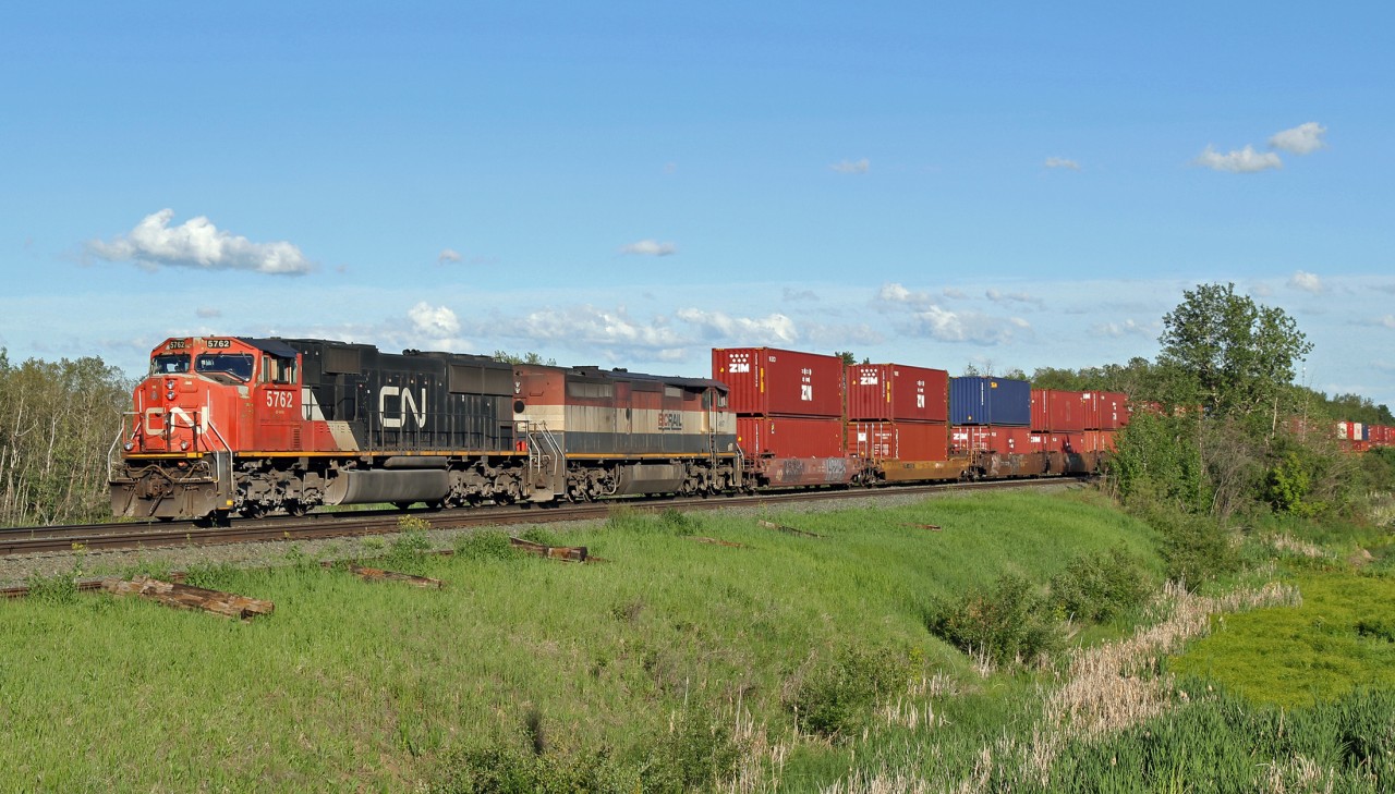 CN 5762 and BCOL 4617 are held at Lindbrook waiting opposing traffic