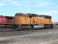 A faded BNSF SD70MAC provided a bit of EMD variety from the usual GEs filling the rails.