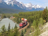 AC4400CW CP 8622 and ES44AC CP 8702 pilot an eastbound intermodal round Morant's Curve.