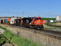 With et44ac’s 3179 and 3856 on point, CN 149 is seen slowly creeping westbound on the Halton as they had just left CN BIT moments ago and are about to pass though Bramalea GO. Usually the CN RTC would try his/her best to keep all westbound freight traffic on track 1 and use track 2 (the track which this train is on) for eastbounds but within moments, 149 will actually meet its counterpart 148 Eastbound and 148 will use track 1 upon entering BIT as that would be their easiest way to enter without interrupting any other freights as they follow the slow speed restriction upon entering. Timing is 18:45 on a very nice sunny evening in June!