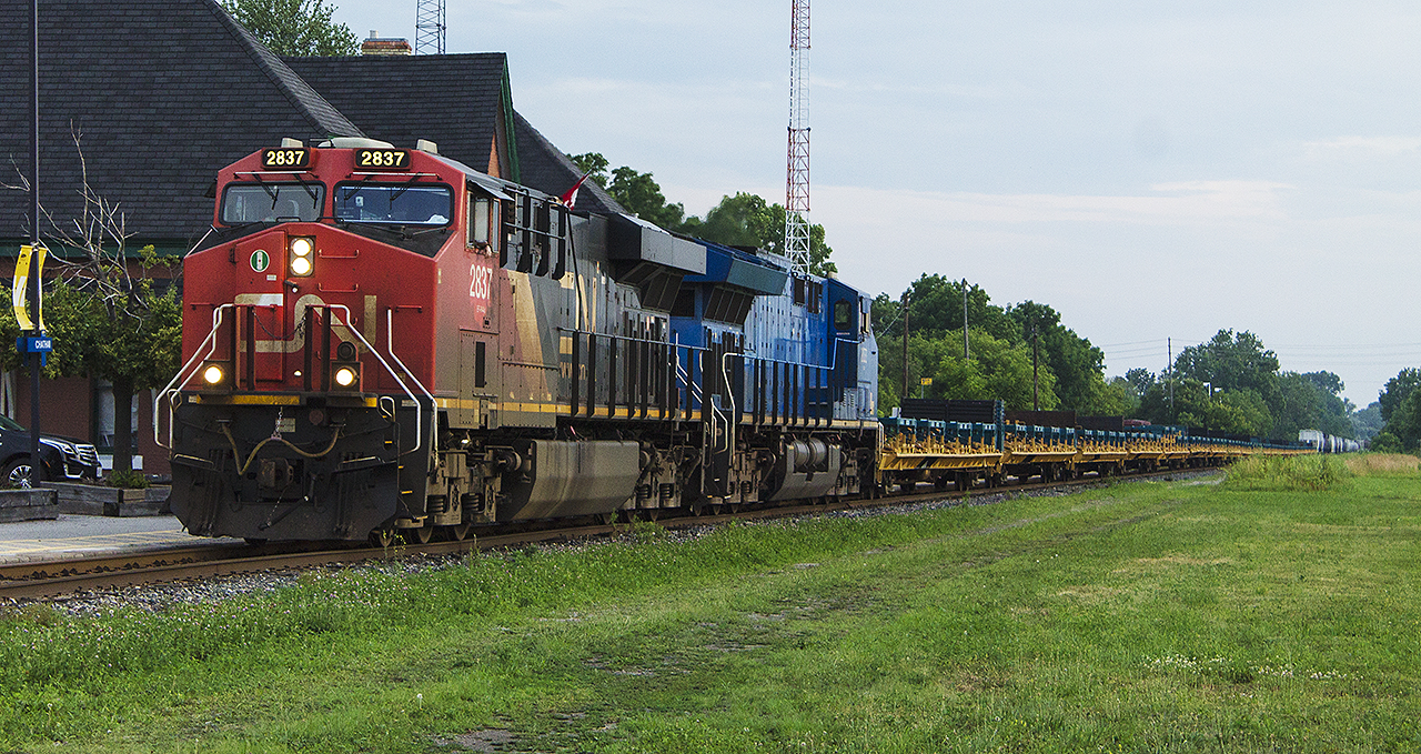 As the traffic increased on the VIA Chatham Subdivision, I wasn't too lucky at first in catching some of the rerouted trains due to the derailment in the Sarnia tunnel. I had seen some of the photos posted by other railfans who came to Chatham from afar, just to catch a glimpse of the action. Finally, some luck after a great tip by a fellow rp.ca contributor. Here, CN 367 leads it train past the station with leased 2033 in tow.