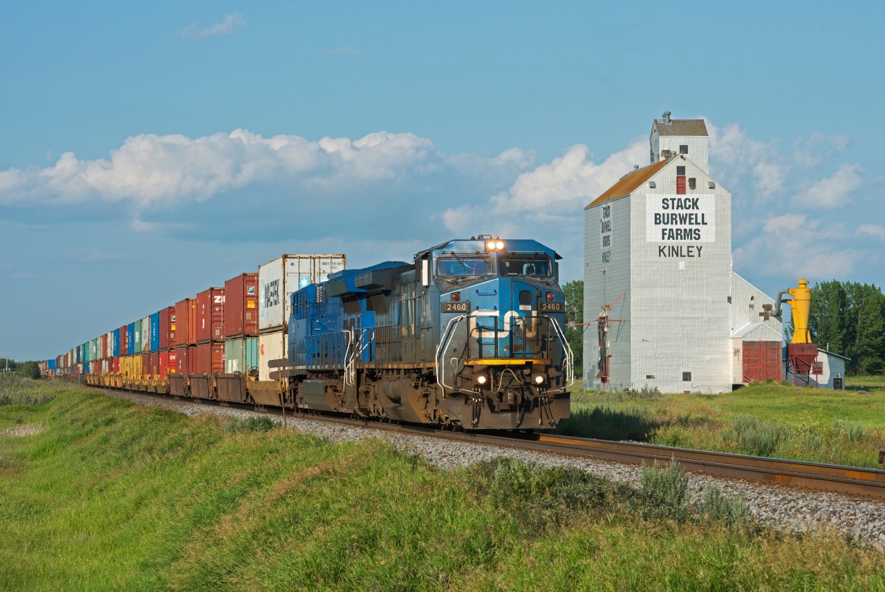 CN X197 provides a great break from the GEVO parade in the form of IC 2460 and GECX 2033.