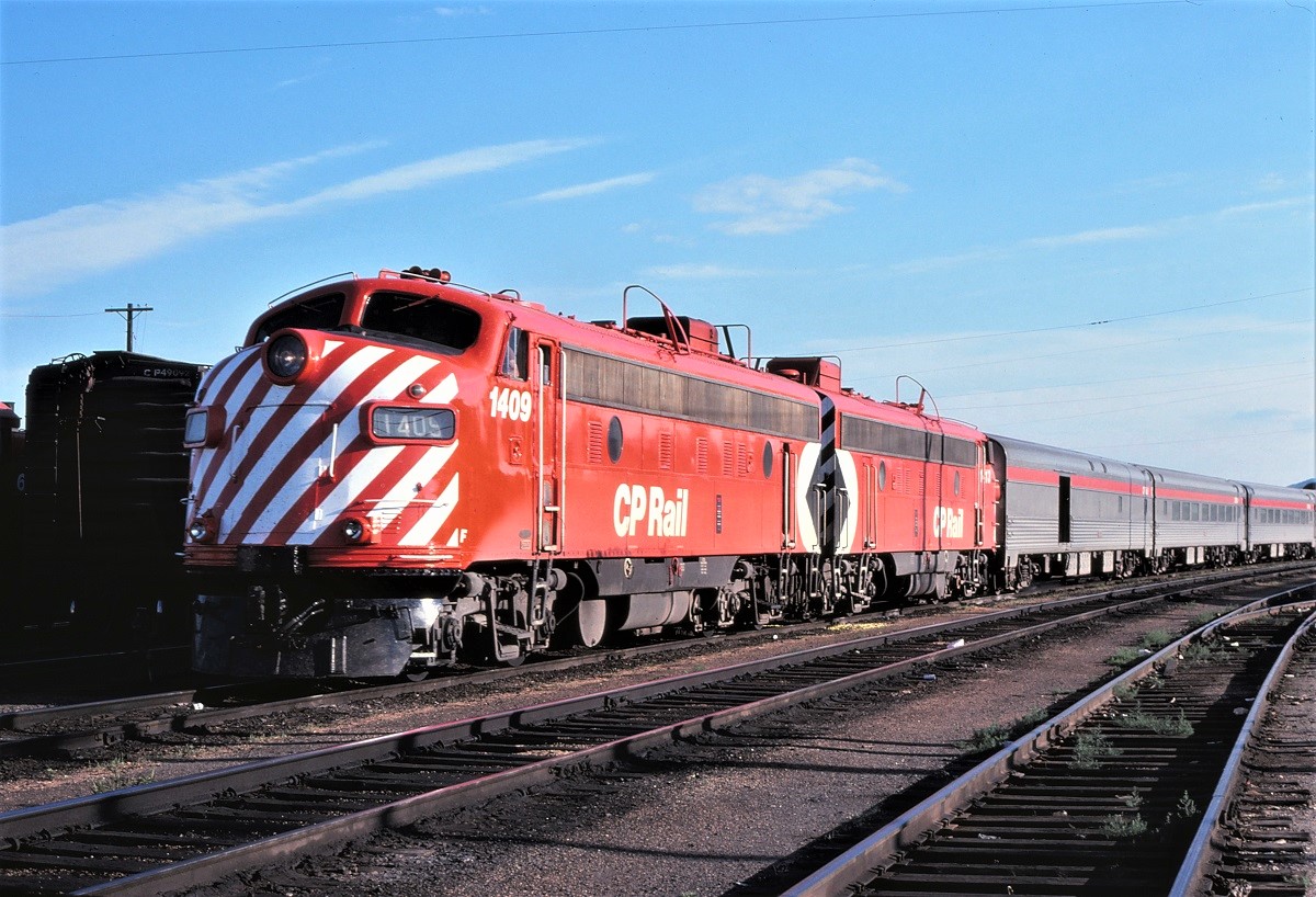 CP FP9A's 1409 and 1413 lead The Canadian into Thunder Bay, Ontario on July 27, 1977.