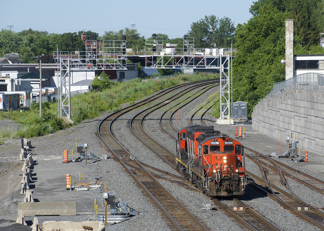 After taxiing to Taschereau Yard to get their power (GP9's CN 7229 & CN 4115), the Pointe St-Charles Switcher is returning to their namesake yard, where the power is usually based.