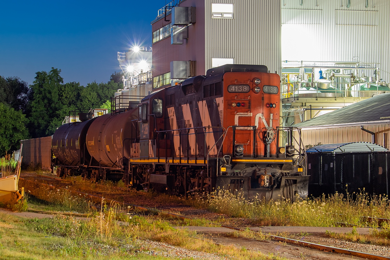 CN 566 had timed out the night before, and sat in Elmira all day on Tuesday. I know a number of people took advantage of this and went to grab some shots of it during the day. I wasn't able to make it during the day on account of work, so figured I could at least go there and get some night shots as this is a location I had been curious to see for some time, but had yet to check out. I talked to a plant employee at Lanxess before taking shots just so they wouldn't wonder why I was lurking in the parking lot at night, and then had fun trying some different exposure settings for around half an hour in total before calling it a night. The three lights in the background proved to be a bit of a challenge for the 50mm lens (showing a bit of flare in other locations in the image), so I switched over to the 55-250 which for whatever reason handled it better. This was taken around 2130.