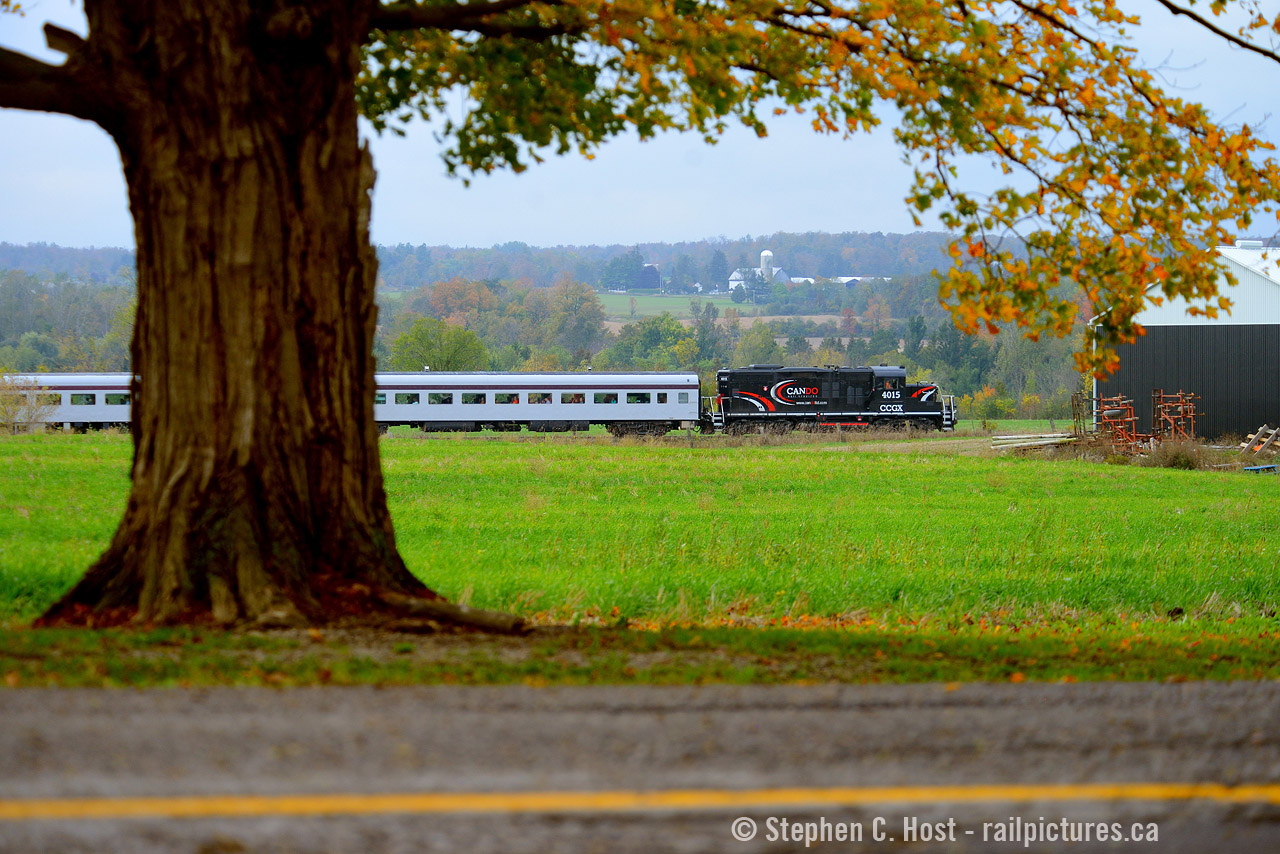 On a quiet fall day in 2017 I took the time to photograph the Credit Valley Explorer as it trundled through the picturesque Caledon valley with the farms in the background. Fall was trying hard to come through but the unusually warm fall kept the leaves mostly green. Caledon is a really nice place, too bad the property values are through the roof.

In 2016 I shot CCGX 4014 a year later I finally got the +1 off my list (CCGX 4015).