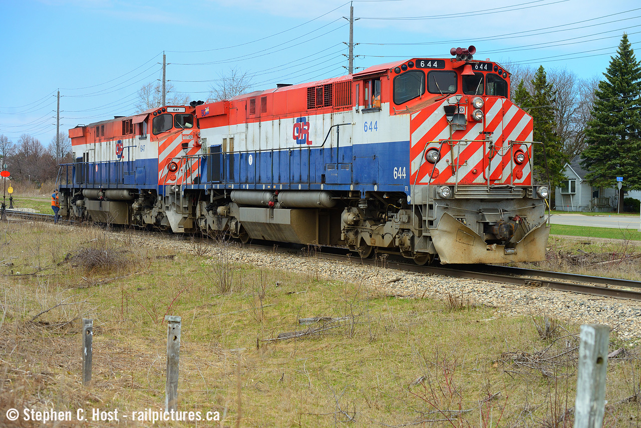 Spring is that great time of year before the weed growth really takes off. This angle was made possible by GJR's recent brush cutting program, but I imagine by now the summer weeds have overtaken this shot already. This pair looks great together and was a nice lunchtime catch.