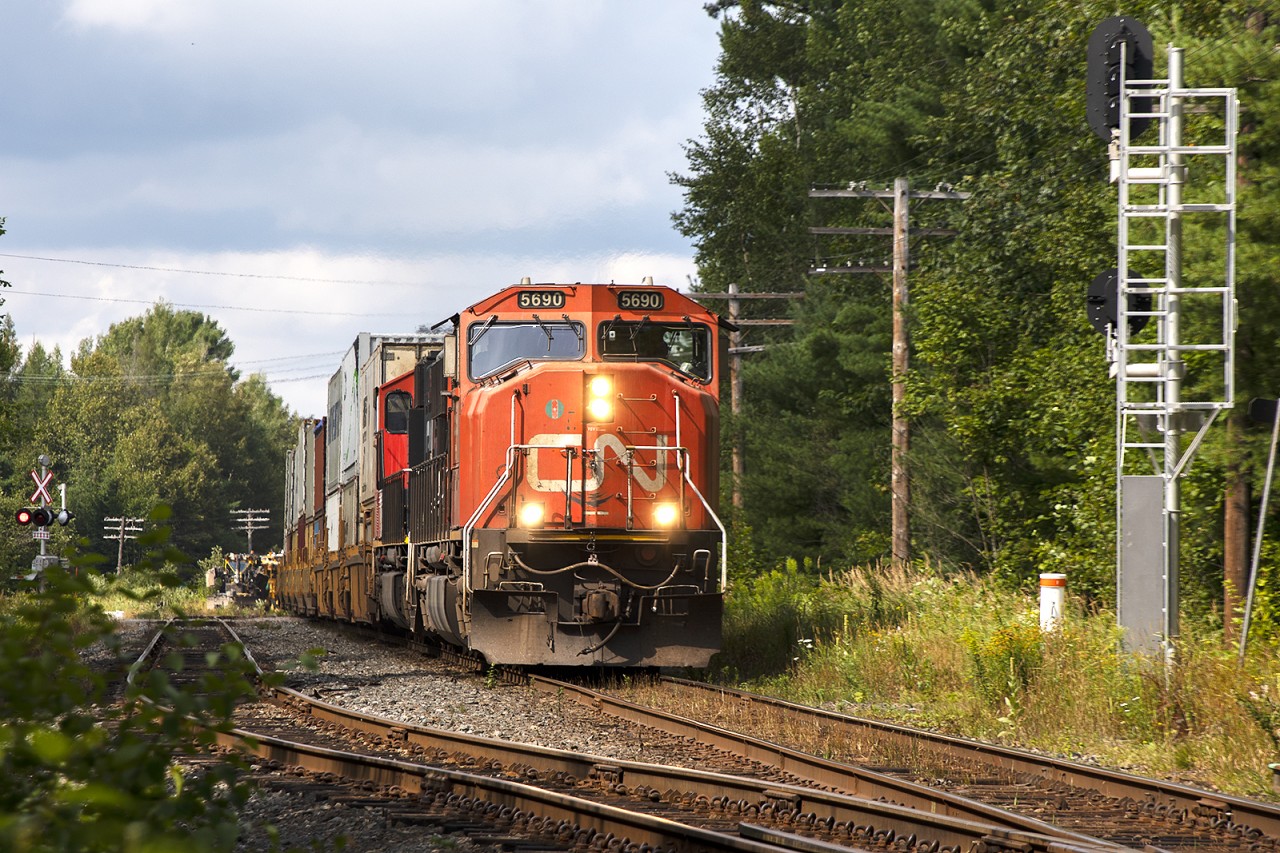 The second of 3 oversize southbounds...all would wait around Parry Sound for over an hour for 2 oversize north bounds to get onto CP's track. If timing is everything, this was a nothing day on CN.