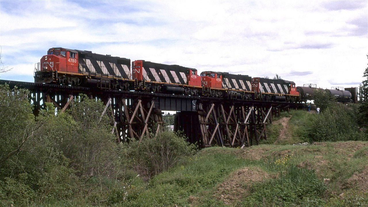 Fred Clark and I decided to shase this train, in less than ideal conditions. Here it is on the Sangudo Sub, crossing the Sturgeon River in St Albert, just NW of Edmonton.
Beside the local, this track hosts unit train from the sour gas fields where there are a couple sulphur extraction plants.