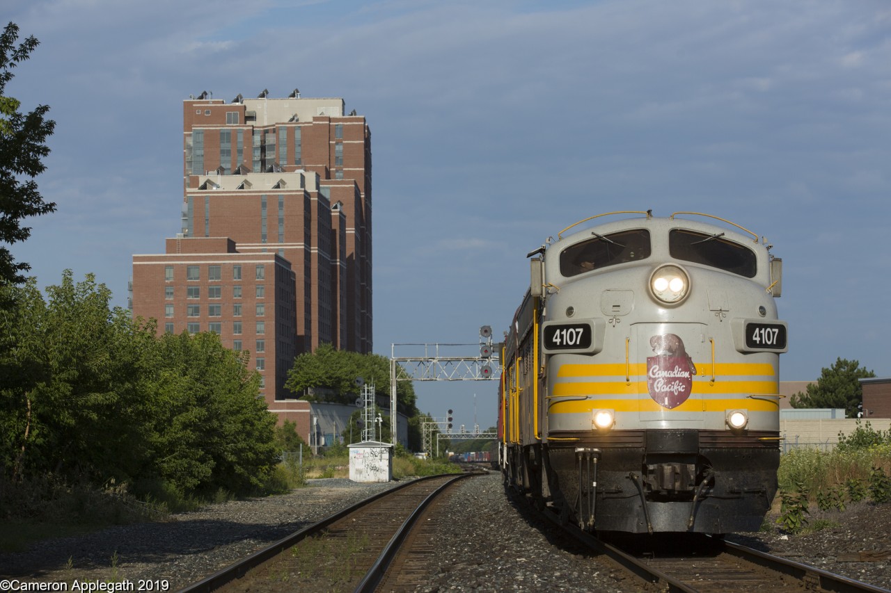 CP 40B-13 shoves into Lambton, having knocked down a restricting aspect into yard space to stage the consist until it's departure later that evening at 8:45pm. Train 40B departed that night, taking the Galt Sub downtown into the USRC, and remerging onto the Bala Sub to reach Richmond Hill at GO Transit's Quaker layover facility.