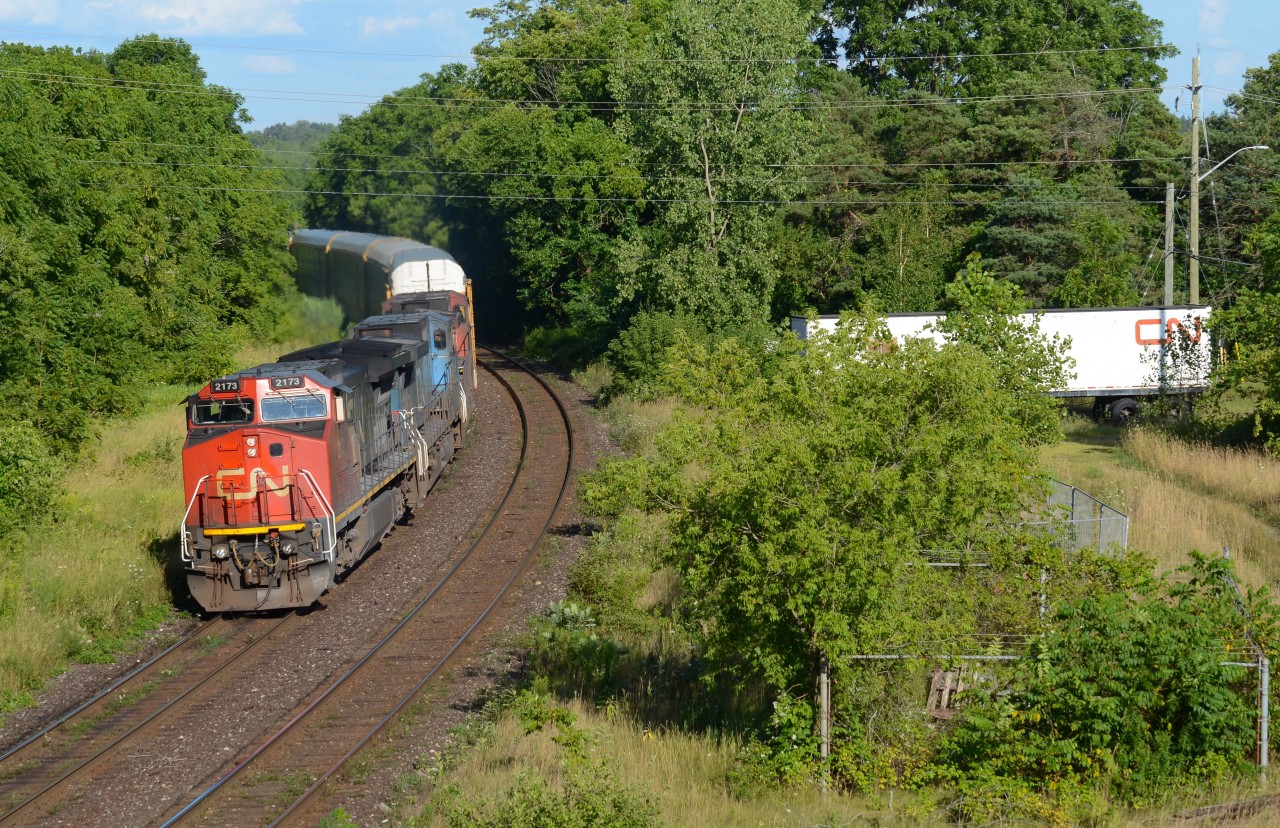 The 3 GE’s could be heard miles in advanced pulling CN 435 up into Paris Junction. It navigates the S curves just east of the Junction at a steady 45 mph and the ear piercing squealing from the flanges against the curves was all you could hear for minutes