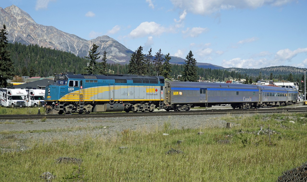 F40PH-3 VIA 6433 departs Jasper with train #5 "The Skeena"
