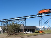 Steve Young mentioned in a post of his recently about a training facility with an old CN caboose up on a high structure. Last summer I happened to be at this spot for an afternoon photo of this caboose. Still standing after many years, the business that used this for safety training is gone and caboose plus structure was/is for sale, the last I heard.