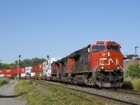CN 3072, CN 8019 & CN 8915 are at the head end of a 624-axle long CN 120 as it rounds a curve in St-Henri. Mid-train is CN 3864.