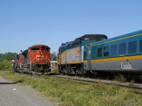 CN 148's light power (CN 5695, CN 2160 & CN 8961) is about to be overtaken by VIA 65 with VIA 6418 leading. Once VIA 65 passes, they will get the signal to proceed towards Taschereau Yard after bringing a late CN 148 into the Port of Montreal.