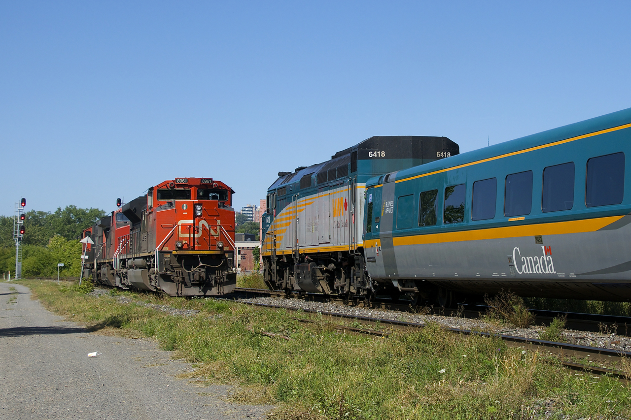 CN 148's light power (CN 5695, CN 2160 & CN 8961) is about to be overtaken by VIA 65 with VIA 6418 leading. Once VIA 65 passes, they will get the signal to proceed towards Taschereau Yard after bringing a late CN 148 into the Port of Montreal.