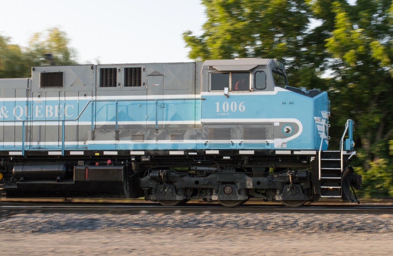 CMQ Job 2 drills Farnham Yard as they get ready for a night departure.  On this evening they were using CMQ 1006, CMQ 1002 and CMQ 9022.  With light being less than ideal, I opted for the pan shot.