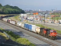 CN 3143 & CN 8887 lead CN 309 towards Turcot Ouest as they round a curve. Normally originating at Joffre Yard, this one originated at Southwark Yard.