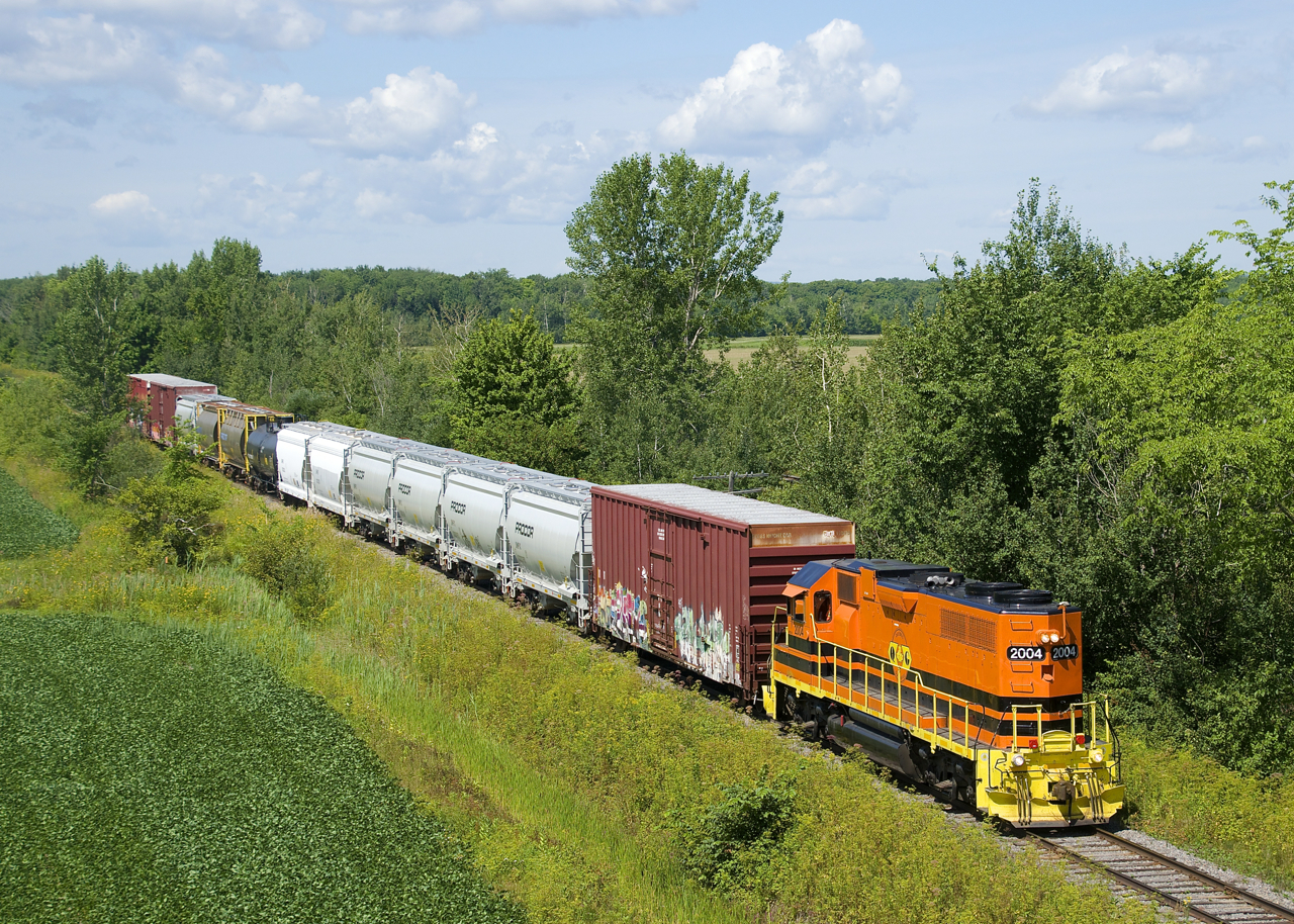 QGRY 2004 has 13 cars as it approaches Montfort Jct on the ex-CP Lachute Sub, eastbound.