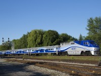 AMT 1326 pushes a deadhead move past Lasalle Yard during the morning rush hour. It still sports an AMT logo on the long hood; most units have had them removed as rebranding with the Allo Exo name continues.