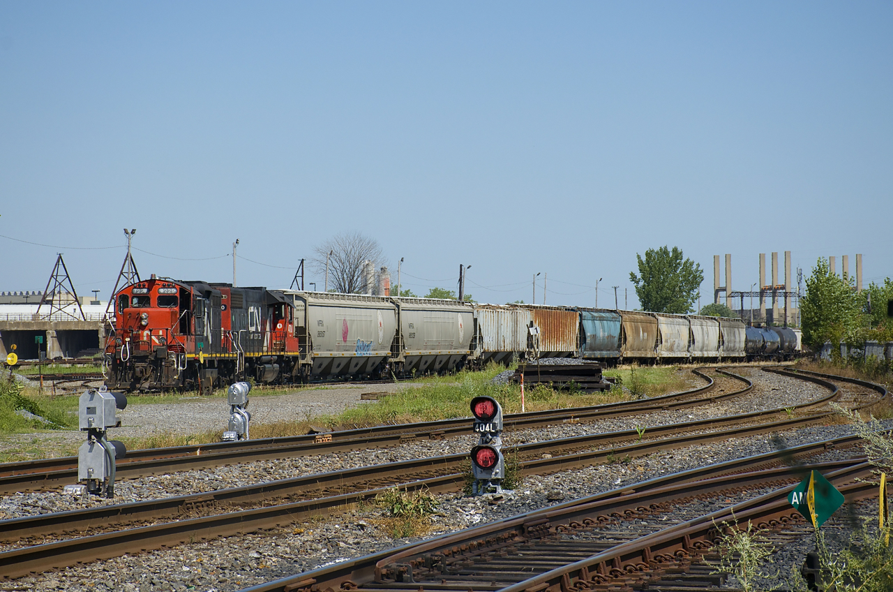 The Pointe St-Charles switcher (with CN 7229 & CN 4700) does some switching in its namesake yard after arriving from nearby Southwark Yard. At right is MP 1 of the Montreal Sub.