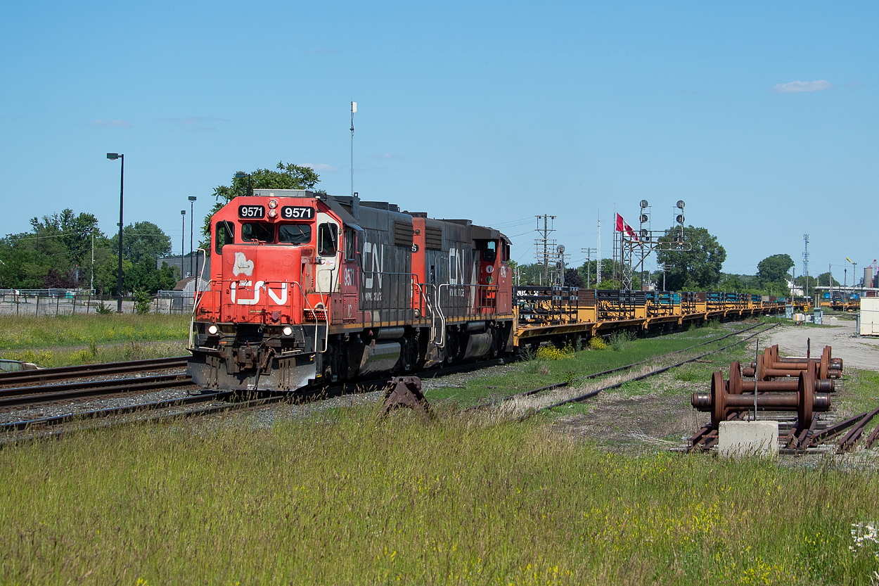 After a flurry of action in London (385, 330, 331), 584 headed toward the Talbot Spur on a beautiful summer afternoon, with IC 9571 on point. I chased it out to Glanworth and called it a day after that.
