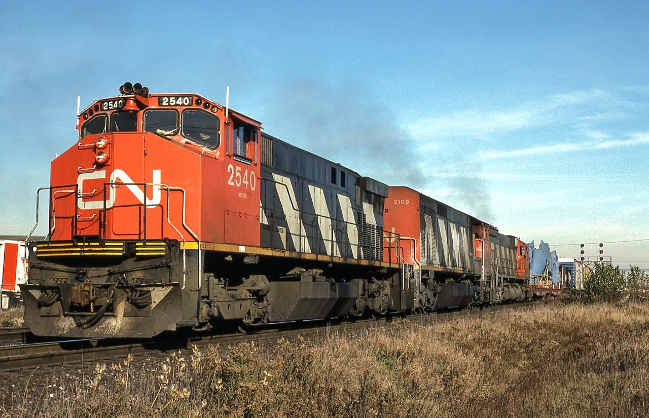 Peter Jobe photographed CN 2540 on the point of train #411 in Bramalea, Ontario on October 31, 1986.
