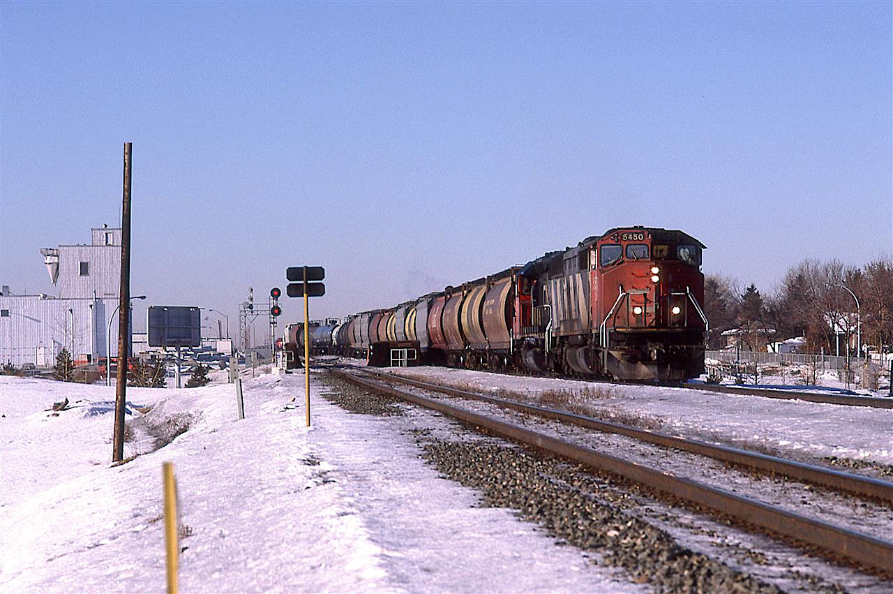 512 was the late afternoon run from Walker Yard to go up the Vegreville Sub. It isn't listed in my CTG, but I think that it went to the Fort Saskatchewan area and dealt mostly with chemical traffic. The grain cars must have been dropped at a smallish elevator in that area.