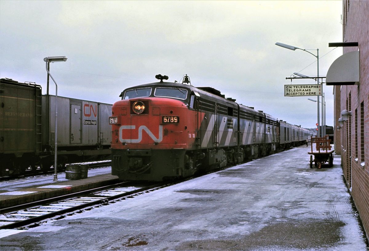 Railpictures.ca First954 Photo CN’s westbound Panorama is shown