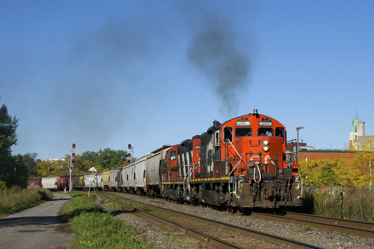 The Pointe St-Charles Switcher with CN 7229 (smoking it up) & CN 4129 are heading back to their namesake yard after picking up 37 loaded grain cars on track 29.