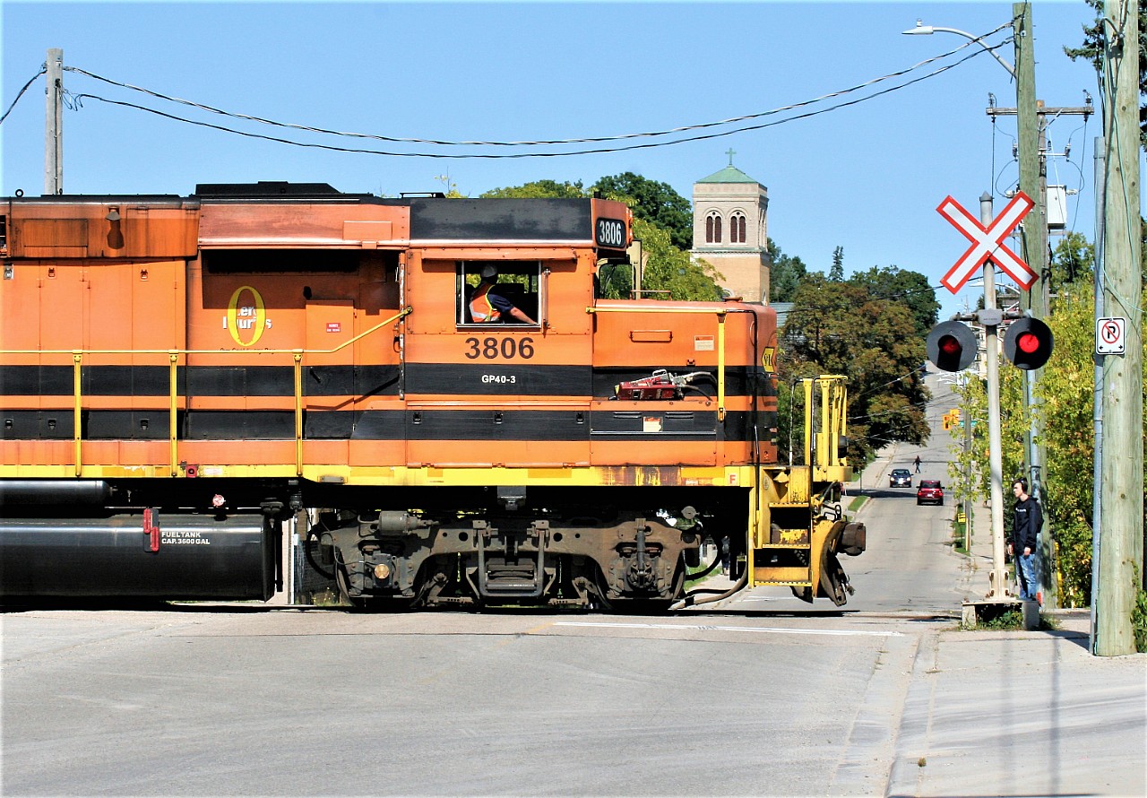 Goderich-Exeter Railway (GEXR) train 580 is crossing Madison Avenue in Kitchener as it heads to the interchange with Canadian Pacific on the Huron Park Spur.  The consist included; SLR GP40-3 3806 and RLK GP40 4095. In less than two months, the Huron Park Spur would revert back to being operated by CN. This was due to the lease of the Guelph Subdivision and related spurs expiring in November 2018, which ultimately wasn’t renewed by G&W.