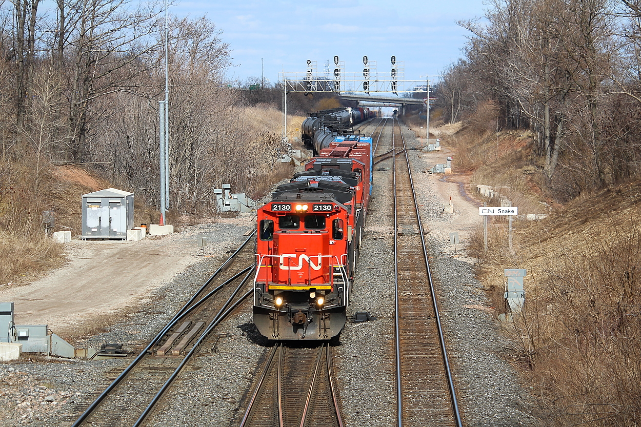 2130 leads 435 out of Aldershot after working the yard for a bit. I was only a few months in to shooting trains at the time, and butchered a lot of shots back then. Luckily I managed to come away with a couple, such as this one, that I am able to share.