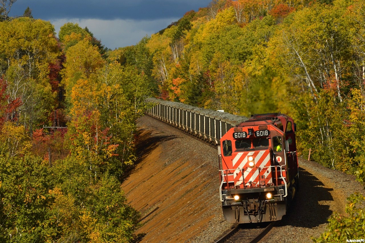 CP 6018 East leads the Levack turn towards Sprecher/Clarabelle with 46 loads from the Coleman mine in Levack at the perfect moment in Onaping Falls!