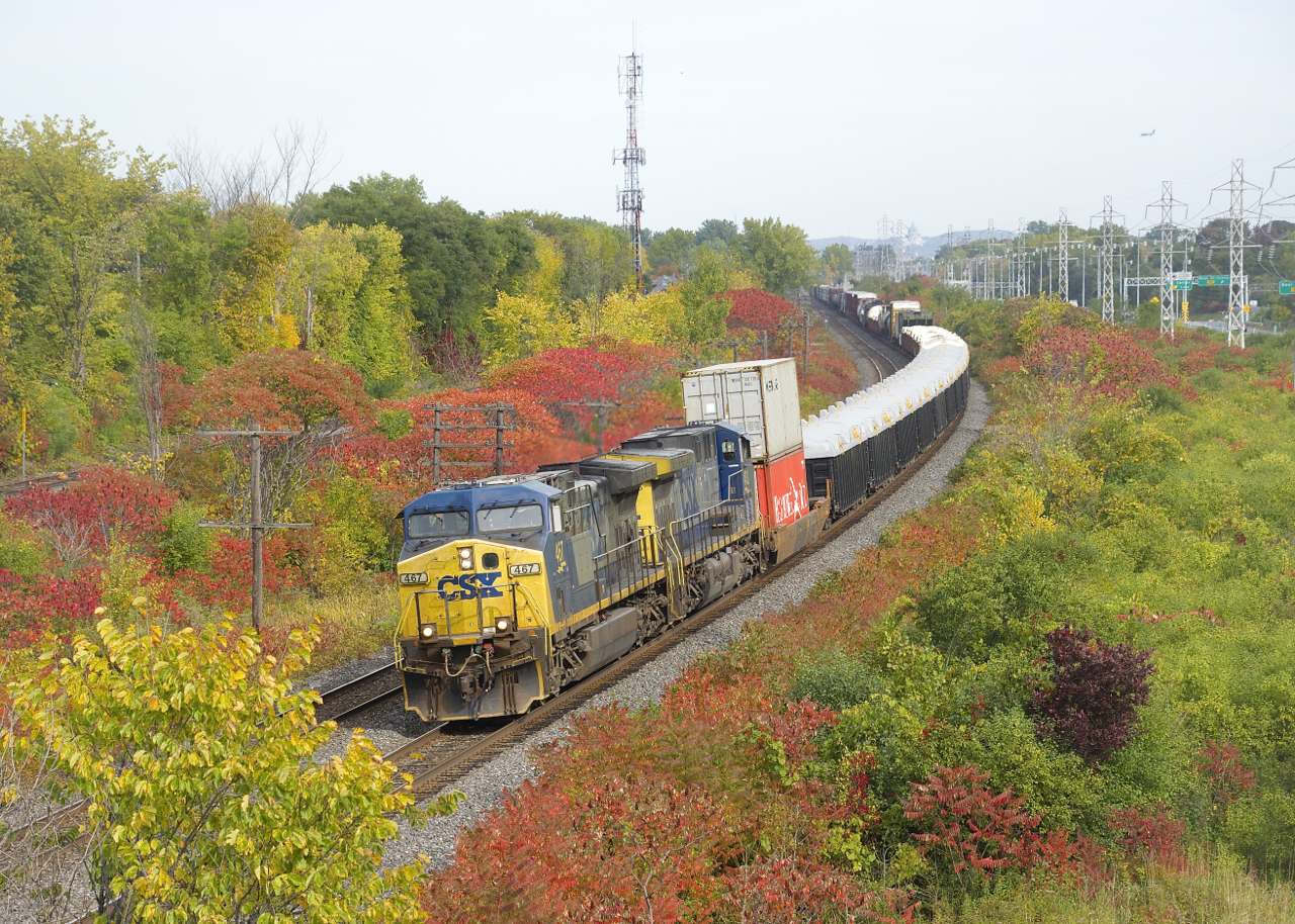 With a pair of AC4400CW's in the increasingly rare YN2 paint scheme (CSXT 467 & CSXT 483), CN 327 passes some nice fall colours as it heads west through Beaconsfield. The first car contains two containers bound for Philadelphia, part of a new CSX/CN intermodal service to/from Toronto and Montreal and Philadelphia, New Jersey and the New York City metropolitan area, which launched just this week.