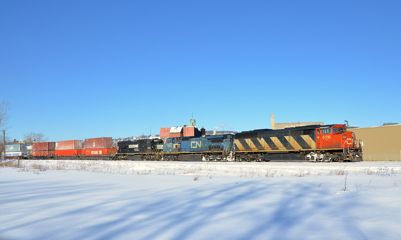 CN 5516, IC 2457 and NS 2522 provide power on a CN 120 with a very interesting lashup. Since this photo was taken CN 5516 was retired and NS 2522 was converted to SD70ACC NS 1818. As well, CN 120 is now run with a DPU 99% of the time, so the chance of a cowl leading is negligible.