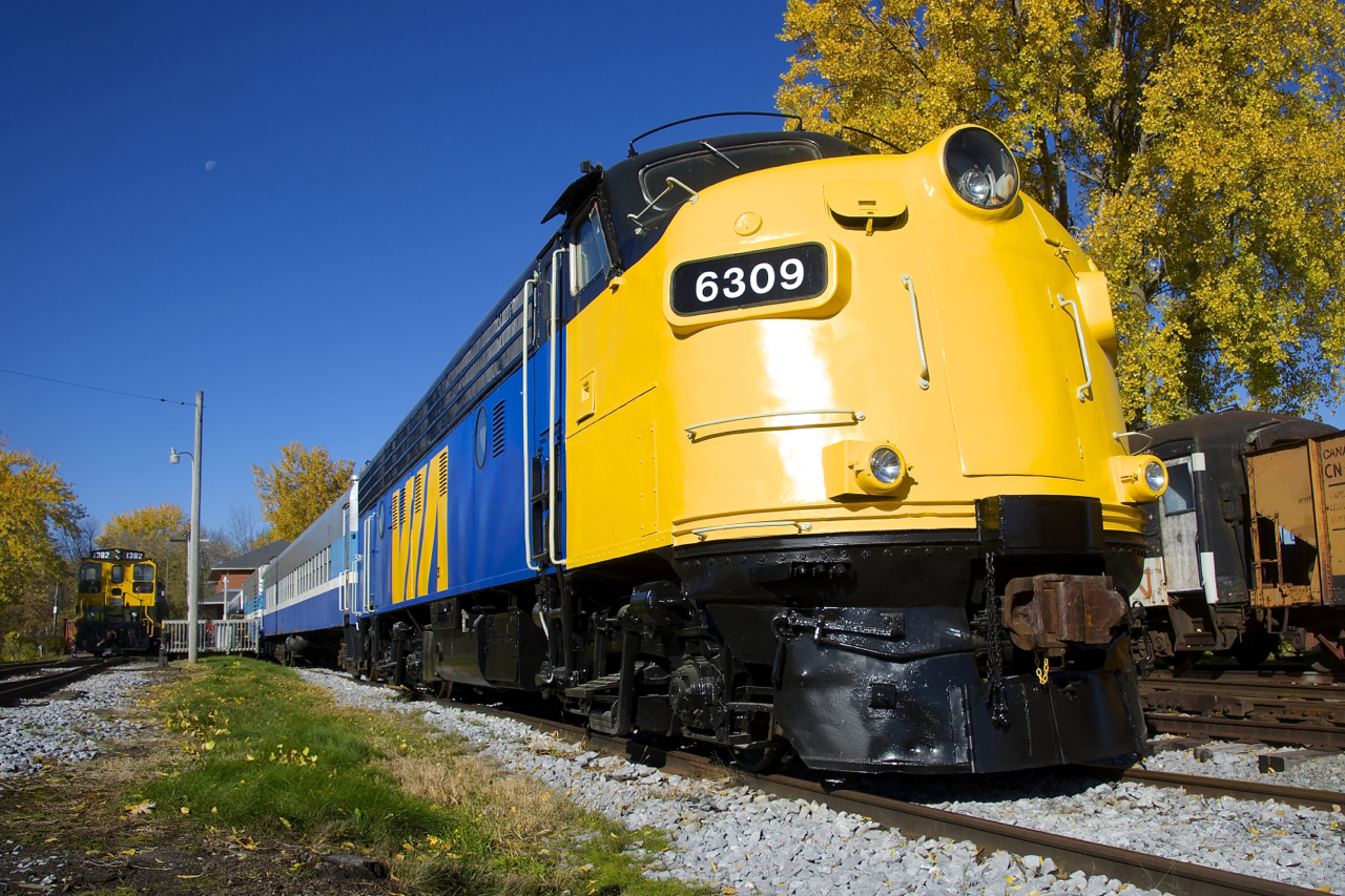 The cosmetic restoration of VIA 6309 (made possible by a successful fundraising campaign) is now finished and it is seen coupled to some AMT equipment on a sunny morning. Interestingly enough, sister unit VIA 6302 was leased to the AMT in 1999 and would have been coupled to the same type of car as seen here (see John Eull's shot: http://www.railpictures.ca/?attachment_id=11301). Soon VIA 6309 will enter the Angus Pavilion as part of the permanent collection.