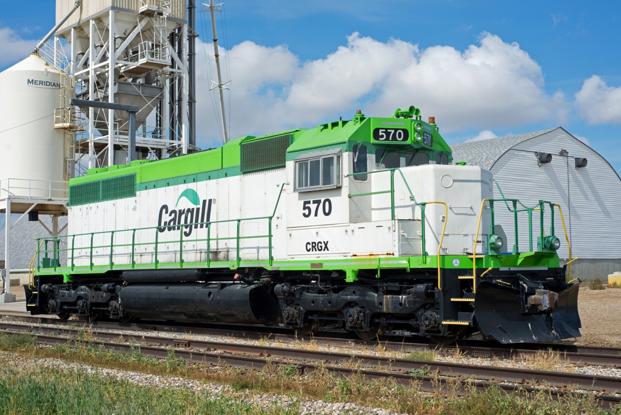 I recently had to spend a good stretch of time in the city of Moose Jaw, luckily there was plenty interesting equipment to be seen in the area. Case in point this exPC SD40, turned SD38-3 at the Cargil elevator in the northwest corner of the city.